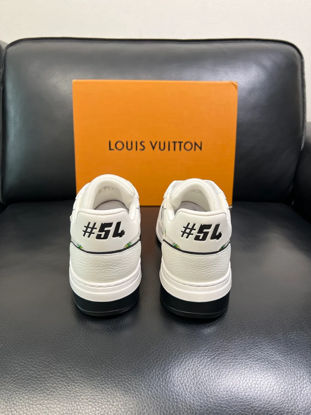 Men's shoes 💰 940 Lv high quality top crafts Louis Vuitton, sports sneakers counter synchronization, uppers imported from Italy, high-quality splicing colorful complex crafts, imported mesh pads soft and comfortable, soles: original soles specially provided by the original factory, T men's shoes 💰U exclusive movable molded soles super comfortable, original factory single goods, code number 39-44 (customized 38 45)
